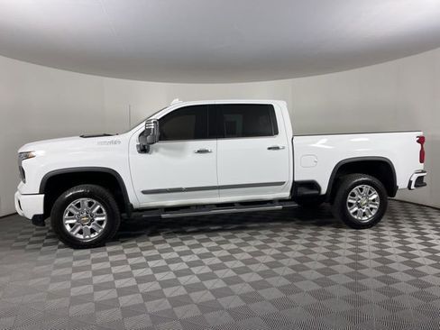 Used 2024 Chevrolet Silverado 2500 High Country w/ High Country Premium Package image 6