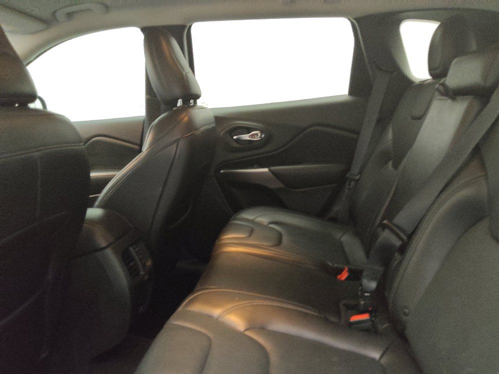 Used 2019 Jeep Cherokee Limited w/ Technology Group FWD image 18