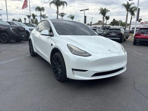 Used 2021 Tesla Model Y Long Range AWD/4WD image 2