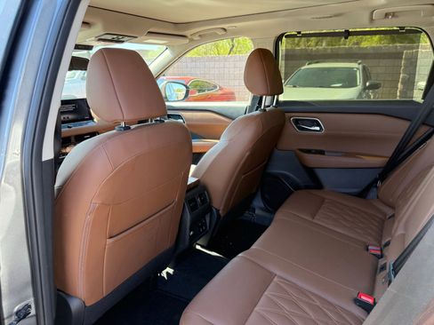 Used 2024 Nissan Rogue Platinum w/ Platinum Premium Package FWD image 11