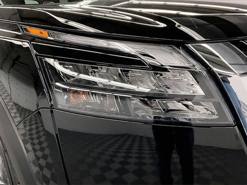 Used 2024 Nissan Pathfinder S image 29