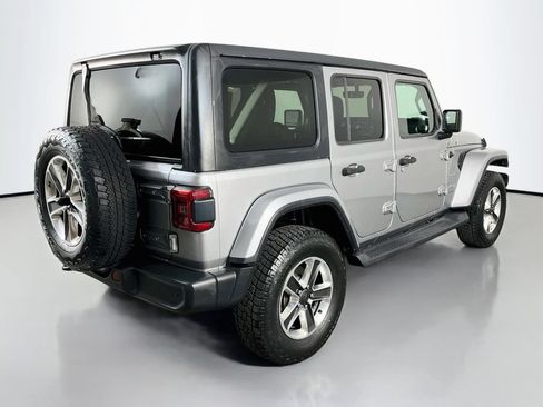 Used 2020 Jeep Wrangler Unlimited Sahara AWD/4WD image 7