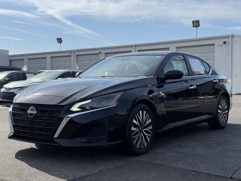 Used 2024 Nissan Altima 2.5 SV image 6