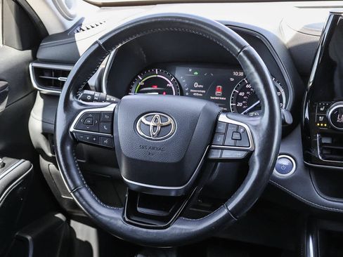 Used 2021 Toyota Highlander Limited AWD/4WD image 16