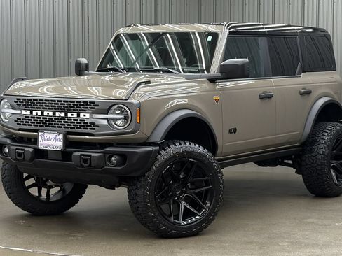 Used 2025 Ford Bronco Badlands AWD/4WD image 1