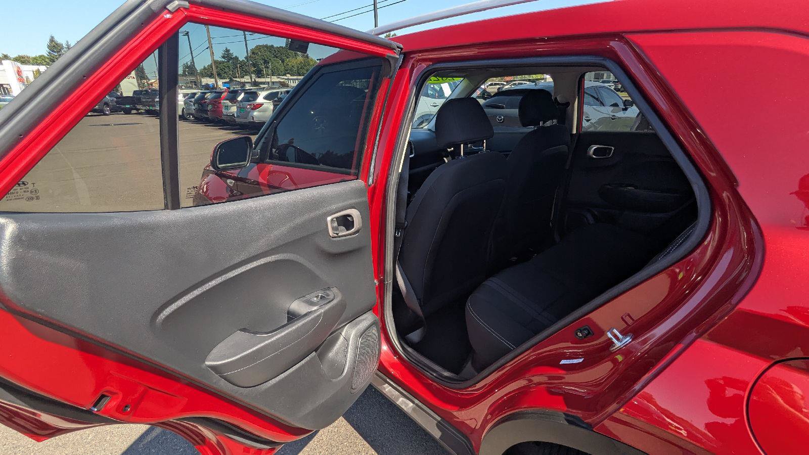 Used 2022 Hyundai Venue SEL FWD image 12