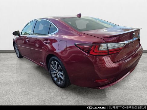 Used 2017 Lexus ES 300h w/ Navigation System Package FWD image 4