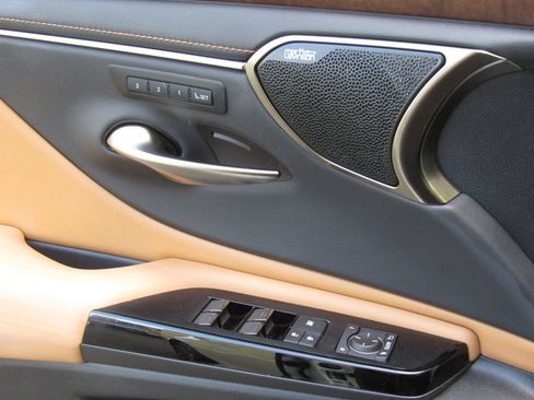 Used 2022 Lexus ES 350 w/ Luxury Package FWD image 36