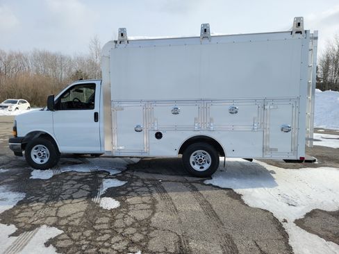 New 2025 GMC Savana 3500 w/ Power Convenience Package image 2