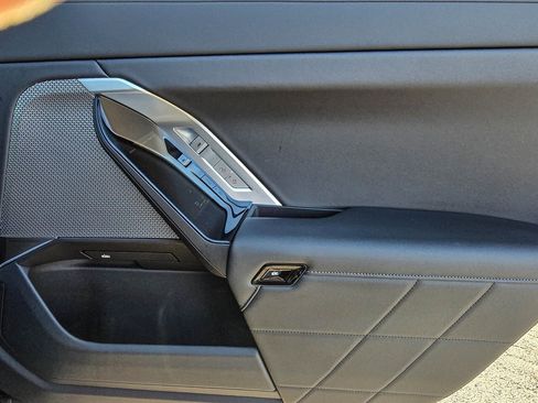 Used 2025 BMW 740i xDrive image 36