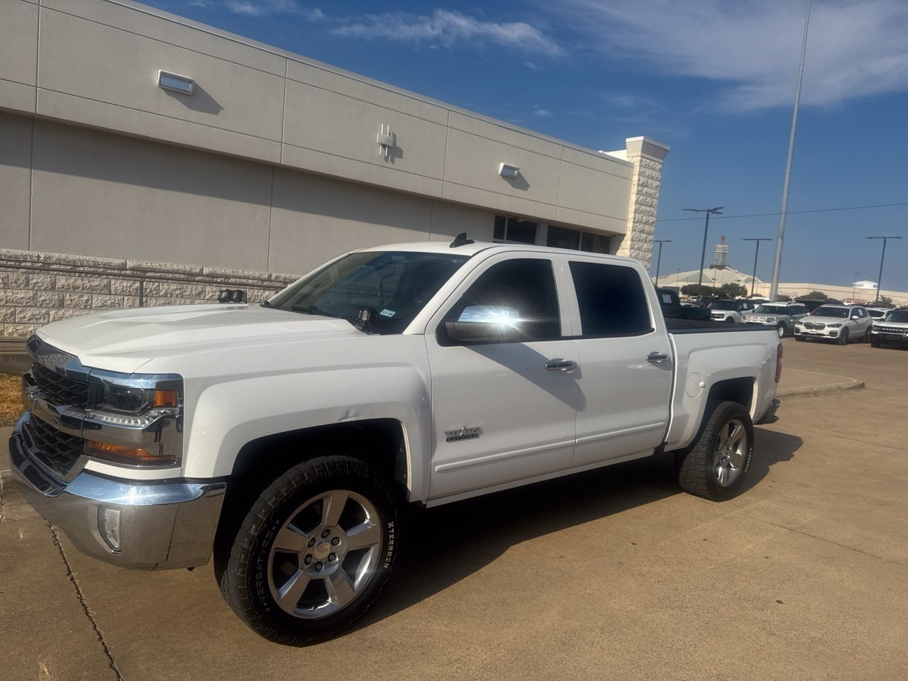 Used 2018 Chevrolet Silverado 1500 LT w/ Texas Edition RWD image 9