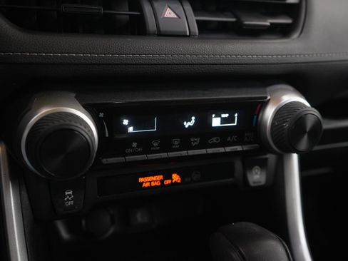 Used 2021 Toyota RAV4 LE AWD/4WD image 22