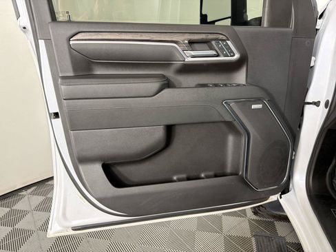 Used 2024 Chevrolet Silverado 2500 LTZ w/ LTZ Convenience Package AWD/4WD image 8