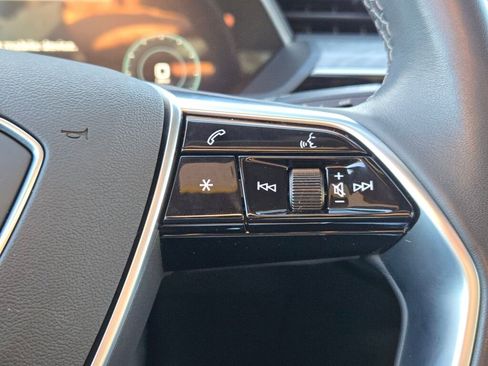 Used 2022 Audi e-tron Premium Plus w/ Premium Plus Package image 32