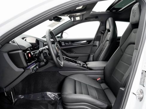 Used 2025 Porsche Panamera 4 image 6