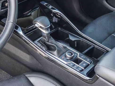 Used 2023 Kia Sorento SX image 18