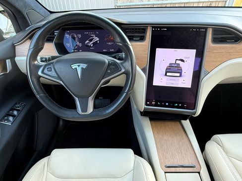 Used 2020 Tesla Model X Long Range image 3
