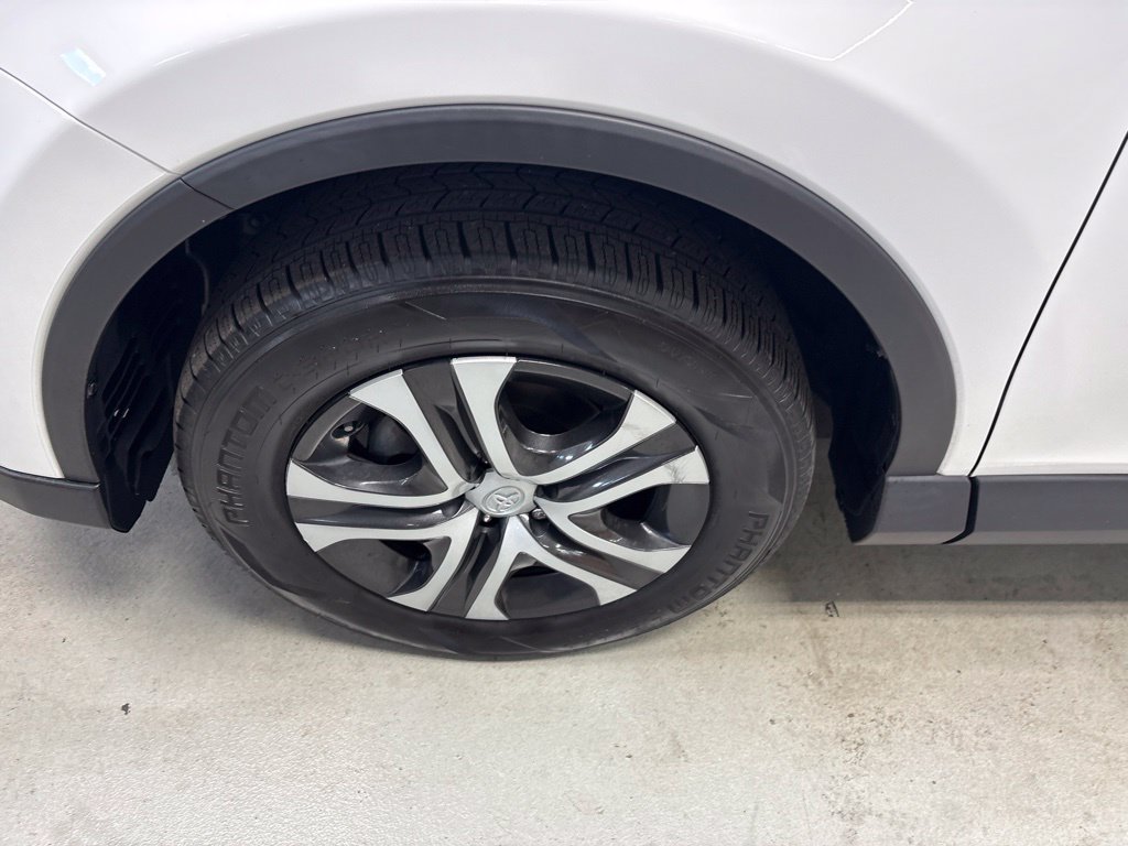 Used 2016 Toyota RAV4 LE AWD/4WD image 24