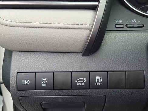 Used 2020 Toyota Camry LE image 21