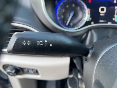 Certified 2024 Chrysler Pacifica Touring-L image 23