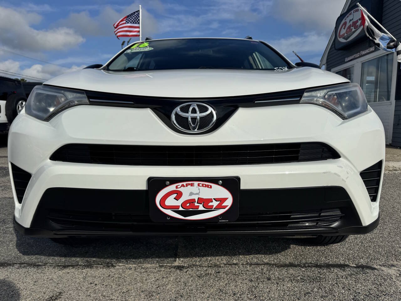 Used 2016 Toyota RAV4 LE AWD/4WD image 2