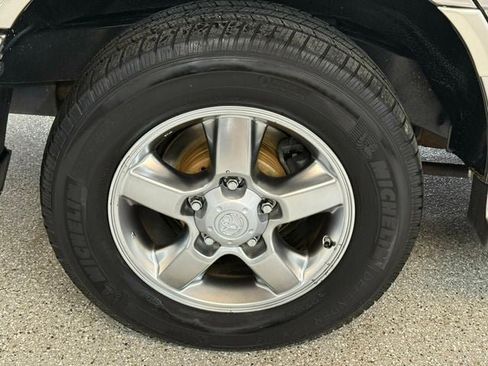 Used 2006 Toyota Land Cruiser AWD/4WD image 36