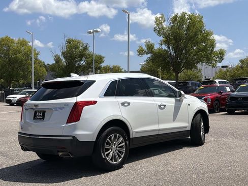 Used 2017 Cadillac XT5 Luxury w/ Driver Awareness Package FWD image 4