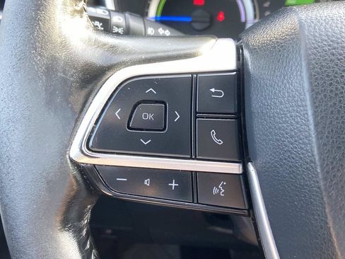 Used 2023 Toyota Highlander XLE FWD image 29