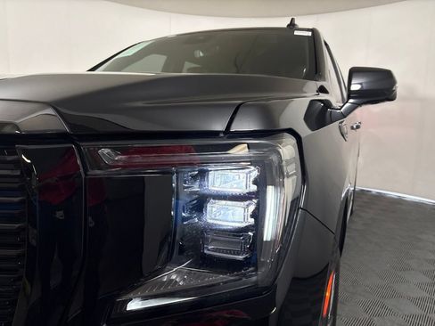 Used 2023 GMC Yukon XL Denali Ultimate AWD/4WD image 9