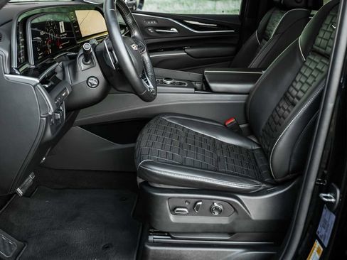 Used 2023 Cadillac Escalade ESV V image 28