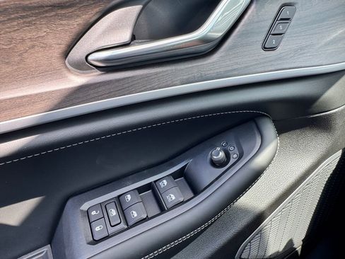 New 2026 Jeep Grand Cherokee L Limited AWD/4WD image 23