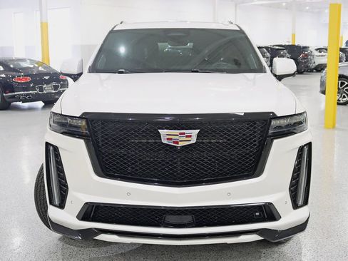 Used 2023 Cadillac Escalade ESV V w/ LPO, ONYX Package AWD/4WD image 8