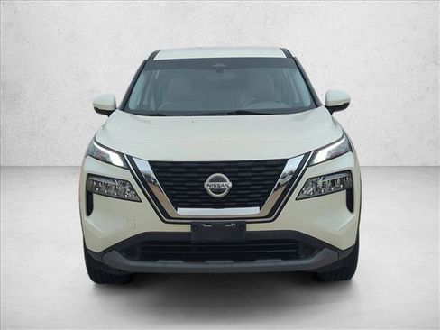 Used 2021 Nissan Rogue SV image 2