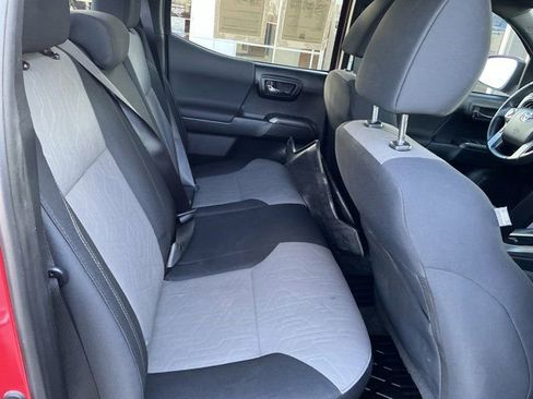Used 2022 Toyota Tacoma TRD Off-Road w/ Technology Package image 19