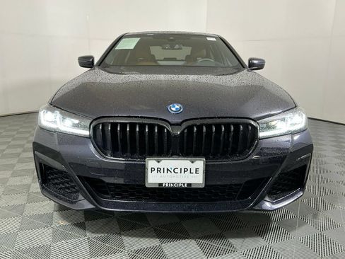 Used 2023 BMW 530e xDrive w/ Premium Package AWD/4WD image 3