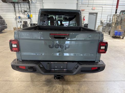 New 2025 Jeep Gladiator Sport AWD/4WD image 15