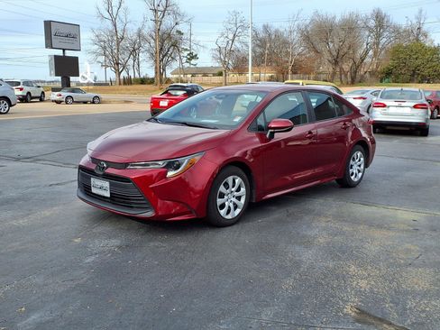 Used 2024 Toyota Corolla LE image 6