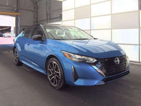 Used 2025 Nissan Sentra SR w/ SR Premium Package FWD image 3
