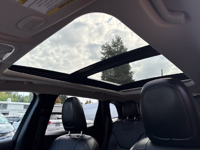 Used 2018 Jeep Cherokee Limited AWD/4WD image 14