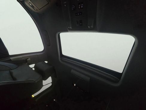 Used 2017 GMC Yukon Denali w/ Open Road Package image 18