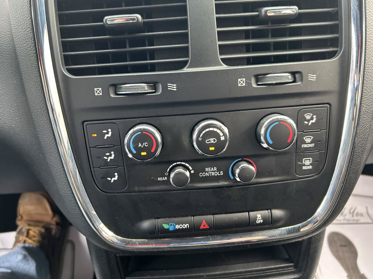 Used 2018 Dodge Grand Caravan SE FWD image 23