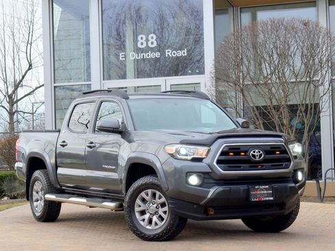 Used 2016 Toyota Tacoma SR5 image 2