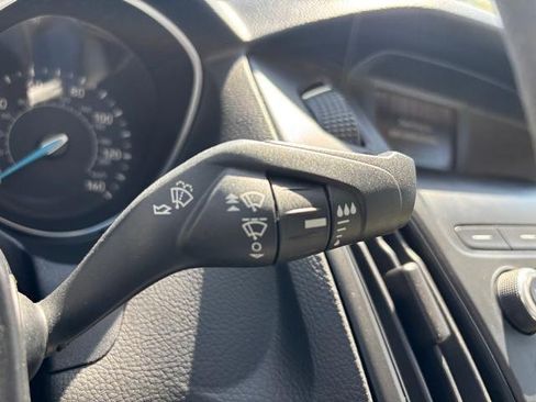 Used 2018 Ford Focus SE FWD image 24