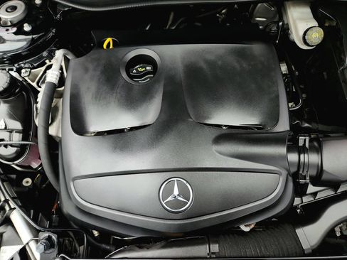 Used 2020 Mercedes-Benz GLA 250 4MATIC w/ Premium Package image 34