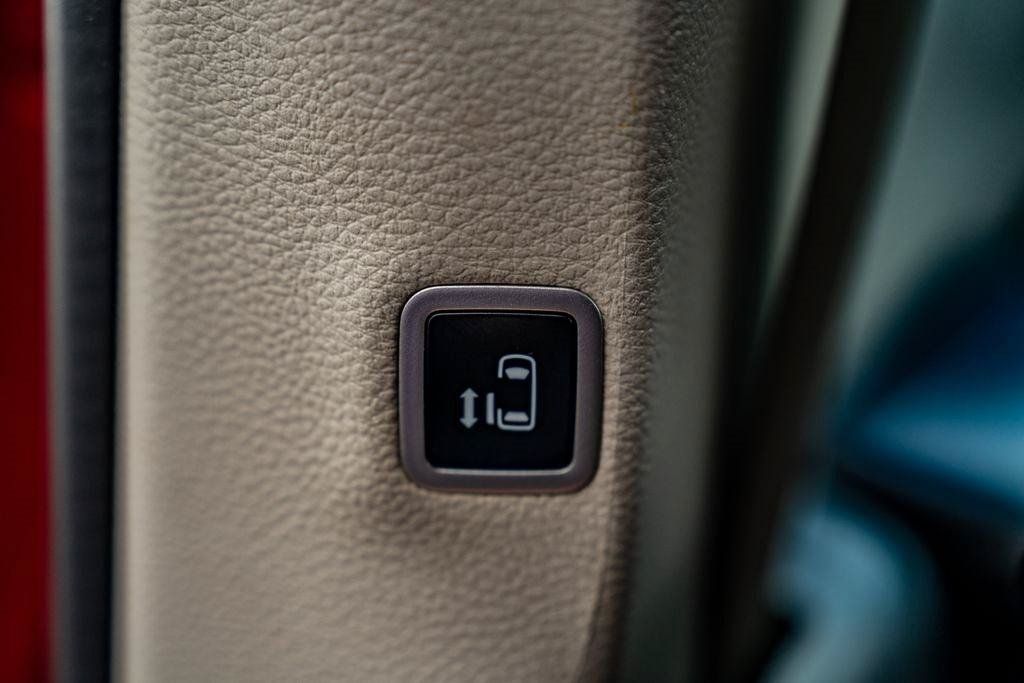 Used 2024 Chrysler Pacifica Touring-L FWD image 18