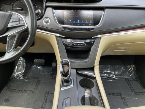 Used 2018 Cadillac XT5 Premium Luxury FWD image 21