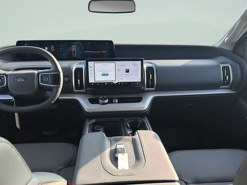 Used 2026 Ford Expedition Active image 12