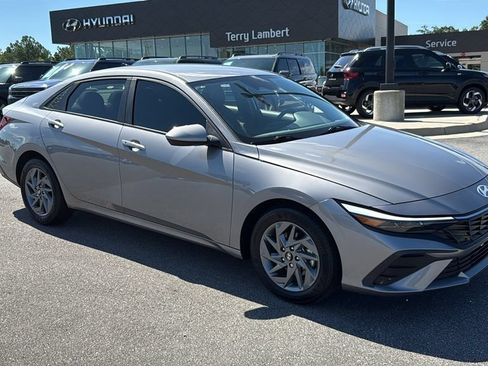 Certified 2024 Hyundai Elantra SEL FWD image 1