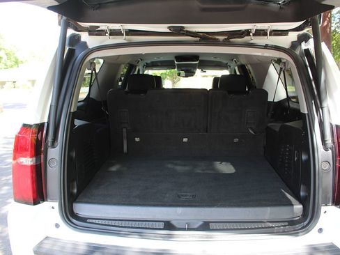 Used 2020 Chevrolet Suburban LT RWD image 21