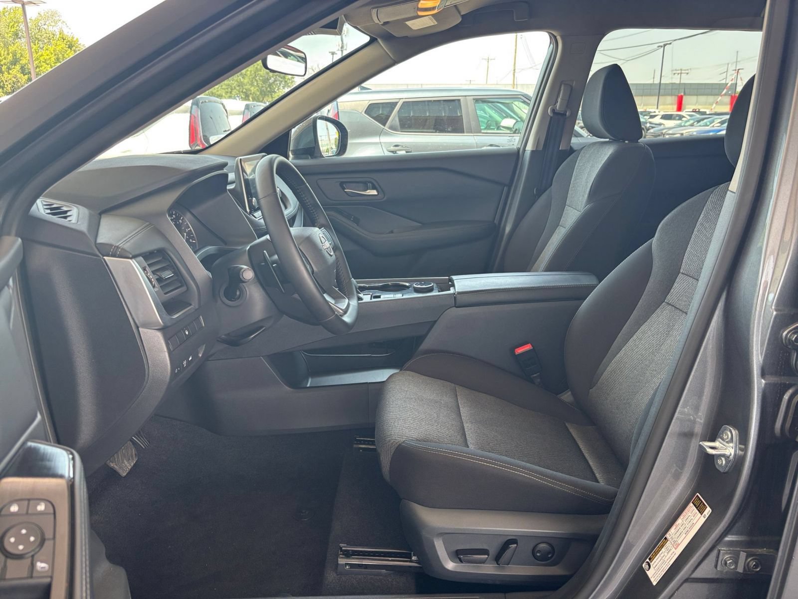 Used 2026 Nissan Rogue SV AWD/4WD image 28